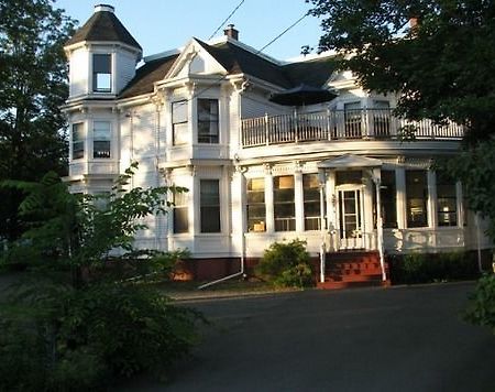Evangeline'S Tower Bed & Breakfast Parrsboro Esterno foto