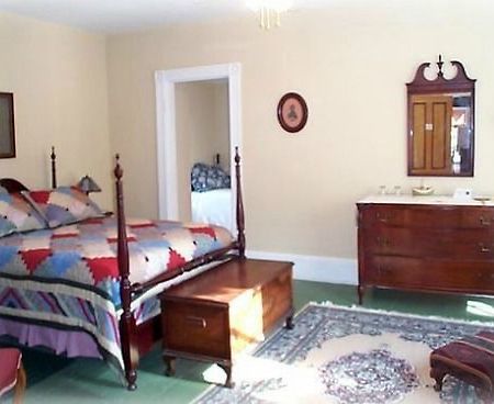 Evangeline'S Tower Bed & Breakfast Parrsboro Esterno foto