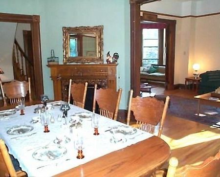 Evangeline'S Tower Bed & Breakfast Parrsboro Esterno foto
